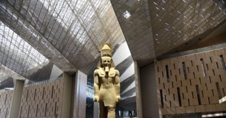 المتحف الكبير يستقبل ضيوفه بصورة طبيعية وعدد الزوار وصل 15 ألفا المتحف الكبير يستقبل ضيوفه بصورة طبيعية وعدد الزوار وصل 15 ألفا