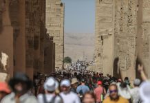 معابد الكرنك بمصر.. لوحة إبداعية منحوتة بأسرار التاريخ معابد الكرنك بمصر.. لوحة إبداعية منحوتة بأسرار التاريخ