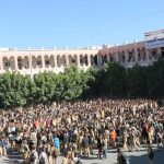 يمنيون يعثرون على مدرسهم المصري بعد 40 عاما يمنيون يعثرون على مدرسهم المصري بعد 40 عاما