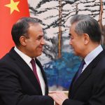 مصر والصين تبحثان أهمية تثبيت اتفاق غزة وهدنة إنسانية بالسودان