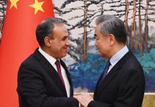 مصر والصين تبحثان أهمية تثبيت اتفاق غزة وهدنة إنسانية بالسودان