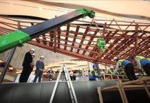 نقل ألواح ثاني مراكب خوفو وبدء تركيبها أمام الجمهور نقل ألواح ثاني مراكب خوفو وبدء تركيبها أمام الجمهور