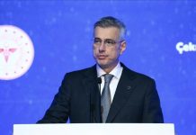 وزير الصحة التركي يتفقد مرضى فلسطينيين في مستشفى بالقاهرة وزير الصحة التركي يتفقد مرضى فلسطينيين في مستشفى بالقاهرة