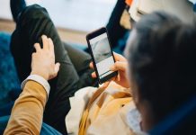 خبير مصري يحذر: لا تصطحبوا الهاتف إلى غرفة النوم ودورة المياه خبير مصري يحذر: لا تصطحبوا الهاتف إلى غرفة النوم ودورة المياه