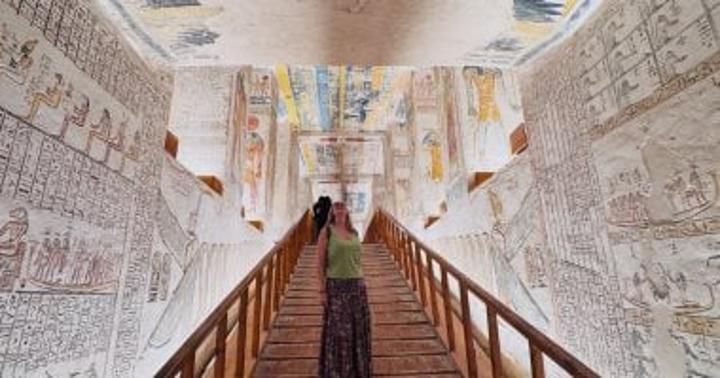 معابد ومقابر ملوك وملكات الأقصر يجذبون قلوب سياح العالم.. صور معابد ومقابر ملوك وملكات الأقصر يجذبون قلوب سياح العالم.. صور