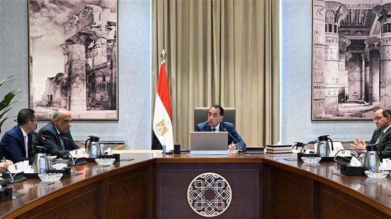 رئيس الوزراء يتابع مشروعات الطاقة وجذب الاستثمارات رئيس الوزراء يتابع مشروعات الطاقة وجذب الاستثمارات