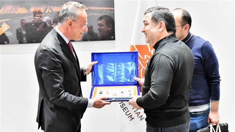 نائبا وزيري خارجية أمريكا وطاجيكستان يزوران المتحف نائبا وزيري خارجية أمريكا وطاجيكستان يزوران المتحف