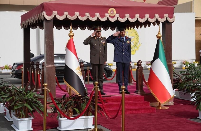 رئيس أركان الجيش المصري يواصل جولته الخليجية رئيس أركان الجيش المصري يواصل جولته الخليجية