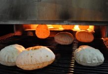 “بلومبرغ”: استثمار سعودي إماراتي في الخبز المصري "بلومبرغ": استثمار سعودي إماراتي في الخبز المصري