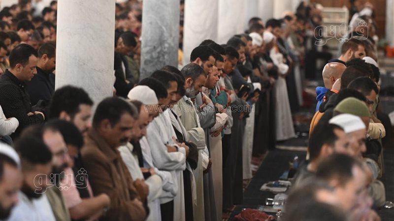 المئات يؤدون أول صلاة تراويح بمسجد عمرو بن العاص المئات يؤدون أول صلاة تراويح بمسجد عمرو بن العاص