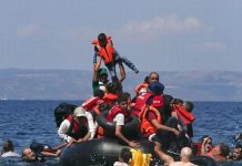 مصرع عدد من المصريين واختفاء آخرين جراء غرق مركب في البحر مصرع عدد من المصريين واختفاء آخرين جراء غرق مركب في البحر