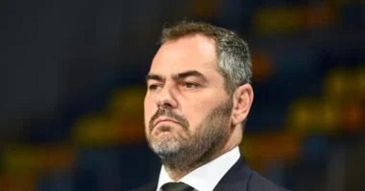 أجوستي بوش يعلن قائمة منتخب السلة للتصفيات أجوستي بوش يعلن قائمة منتخب السلة للتصفيات