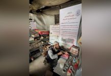 بأدوات بدائية.. فلسطيني يرمم نسخ القرآن الناجية من الحرب بأدوات بدائية.. فلسطيني يرمم نسخ القرآن الناجية من الحرب
