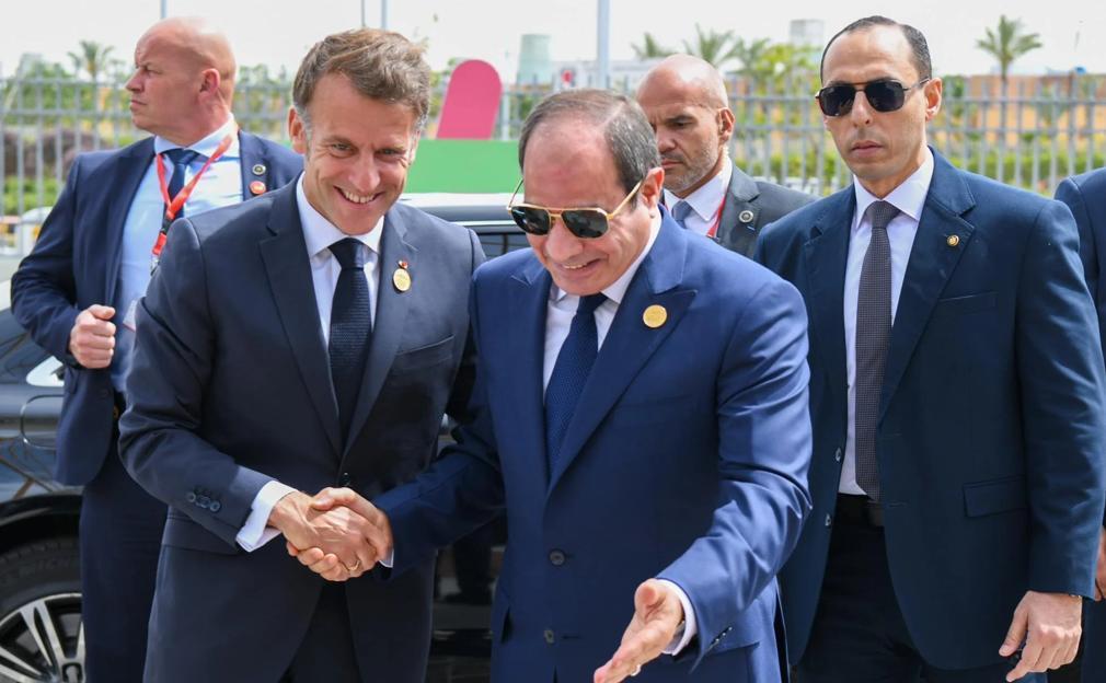 السيسي وماكرون يفتتحان مقر جامعة سنغور بمصر السيسي وماكرون يفتتحان مقر جامعة سنغور بمصر