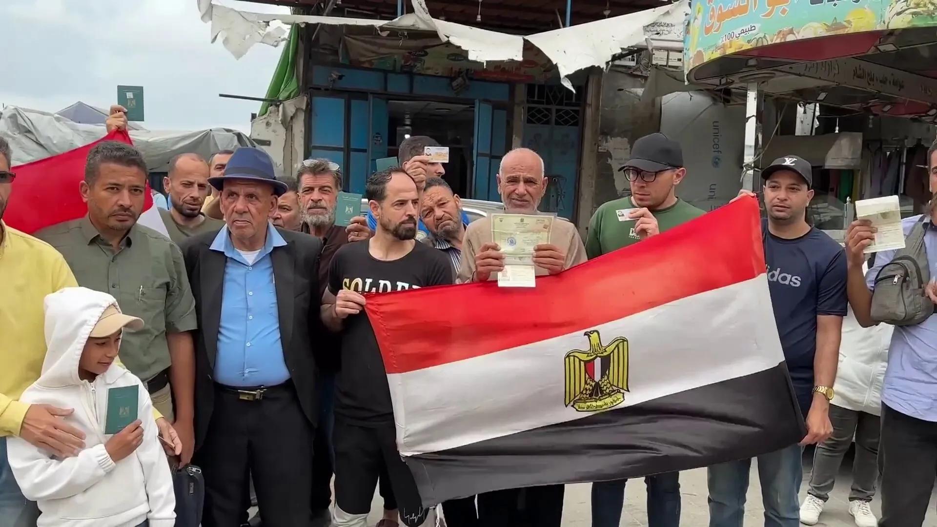 مصريون عالقون في غزة منذ 3 سنوات مصريون عالقون في غزة منذ 3 سنوات