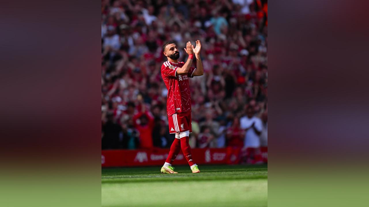 وداع محمد صلاح الأخير لجماهير ليفربول وداع محمد صلاح الأخير لجماهير ليفربول