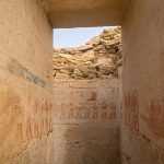 اكتشاف مقبرة من عصر الأسرة الخامسة في مصر اكتشاف مقبرة من عصر الأسرة الخامسة في مصر