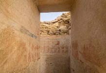 اكتشاف مقبرة من عصر الأسرة الخامسة في مصر اكتشاف مقبرة من عصر الأسرة الخامسة في مصر