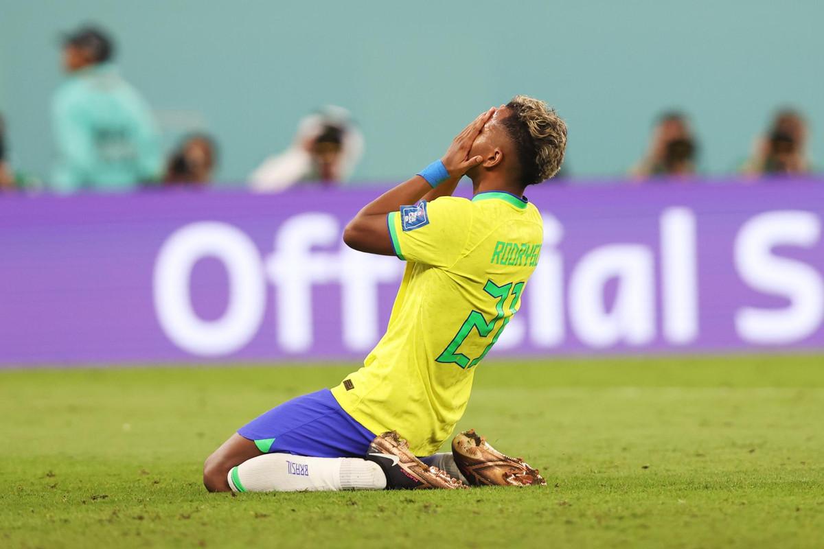 Chameleon Rodrygo eyeing Neymar’s No.10 spot for Brazil