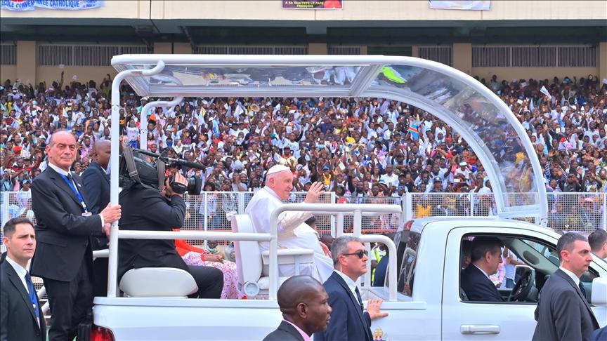 Pope Francis urges African youngsters to shun corruption, ethnic rivalry Pope Francis urges African youngsters to shun corruption, ethnic rivalry
