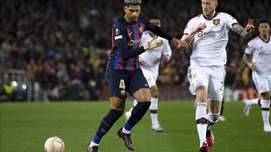 Manchester United beats Barcelona 2-1 at home in Europa League playoff 2nd leg Manchester United beats Barcelona 2-1 at home in Europa League playoff 2nd leg