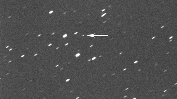 Massive asteroid to pass between Earth and Moon