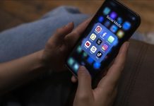 Macron Pushes EU Social Media Ban for Younger Users Macron Pushes EU Social Media Ban for Younger Users