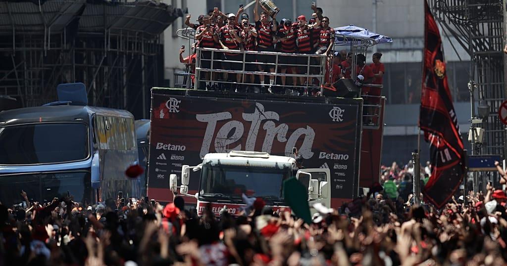 Police Clash with Flamengo Fans During Copa Libertadores Parade Police Clash with Flamengo Fans During Copa Libertadores Parade
