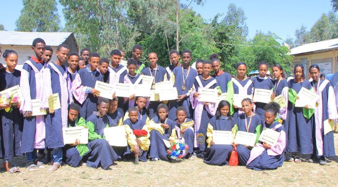 Encouragement to outstanding students Encouragement to outstanding students