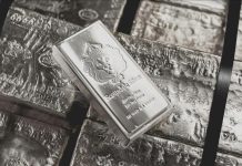 Silver falls around 35% after historic high Silver falls around 35% after historic high