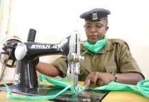 Police officer makes free masks in fight against Covid-19