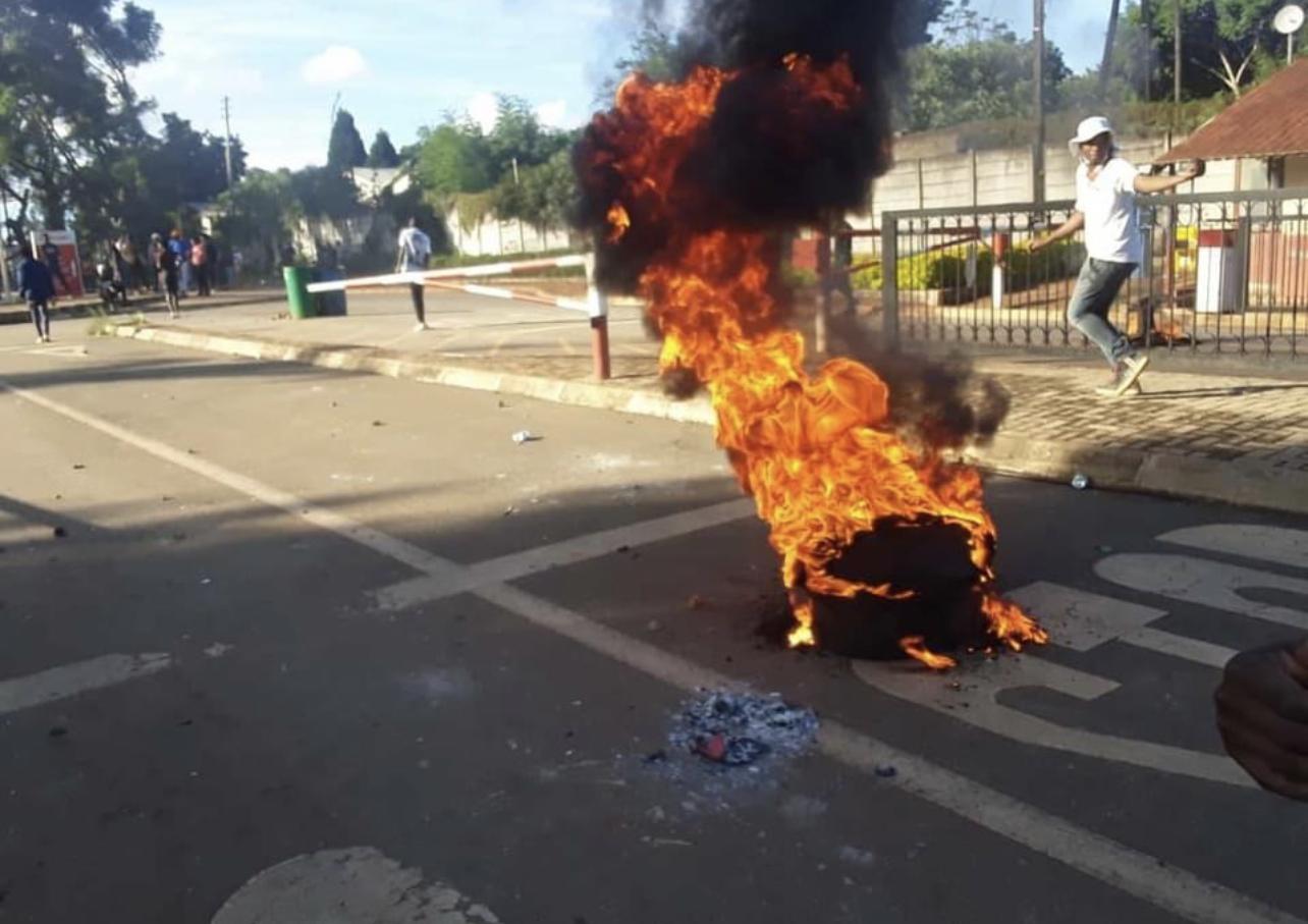 Mswati deploys armed soldiers, police at UNESWA as protests within institutions of higher learning intensify. Mswati deploys armed soldiers, police at UNESWA as protests within institutions of higher learning intensify.