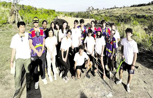 BUCKSWOOD PUPILS BUILD HOUSE FOR WOMAN BUCKSWOOD PUPILS BUILD HOUSE FOR WOMAN