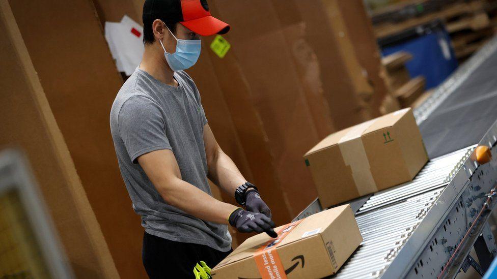 Apple and Amazon sales up despite rising prices Apple and Amazon sales up despite rising prices