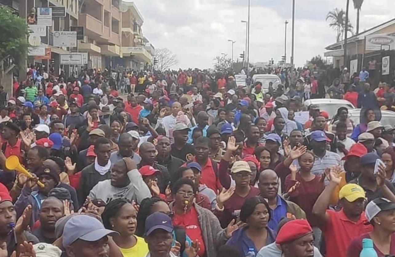 Businessman donates cow worth R15,000.00 to be feasted by protestors on final day to oust Mswati Businessman donates cow worth R15,000.00 to be feasted by protestors on final day to oust Mswati
