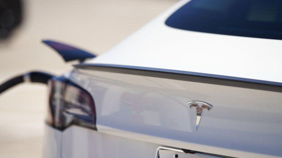 Tesla sales climb but miss expectations Tesla sales climb but miss expectations