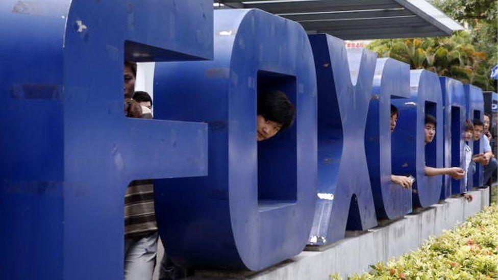 China urges military veterans to work at iPhone factory China urges military veterans to work at iPhone factory