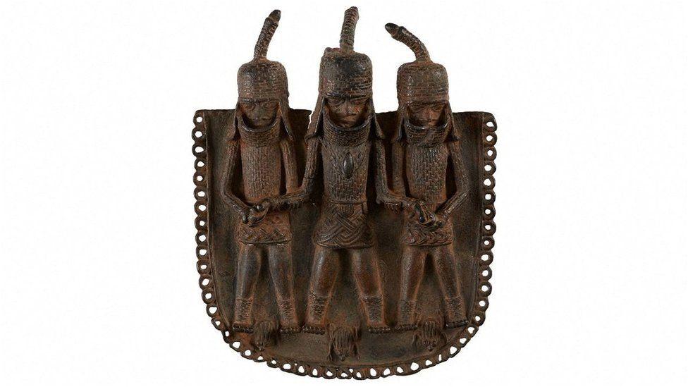 Benin Bronzes: Nigeria hails 'great day' as London museum signs over looted objects Benin Bronzes: Nigeria hails 'great day' as London museum signs over looted objects