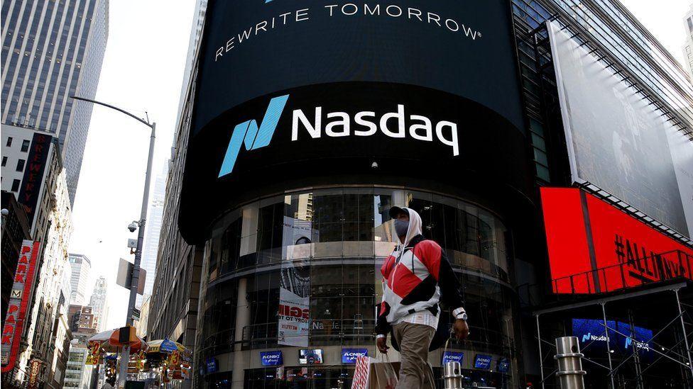Apple and Tesla: Tech shares tumble amid supply issues Apple and Tesla: Tech shares tumble amid supply issues