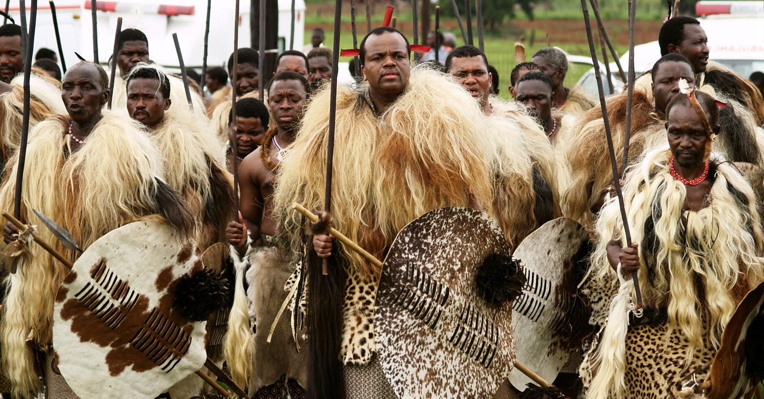 KING RECEIVES E4.5 MILLION TETFULO KING RECEIVES E4.5 MILLION TETFULO