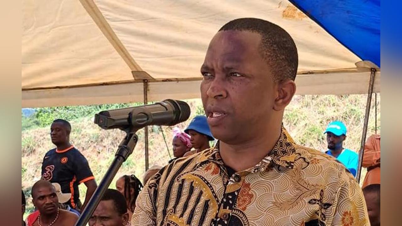 “LET’S FIND NEW STRATEGIES TO RESOLVE WATER AND SANITATION STATE IN THE COUNTRY”- MINISTER ‘BUY CASH’ “LET’S FIND NEW STRATEGIES TO RESOLVE WATER AND SANITATION STATE IN THE COUNTRY”- MINISTER ‘BUY CASH’