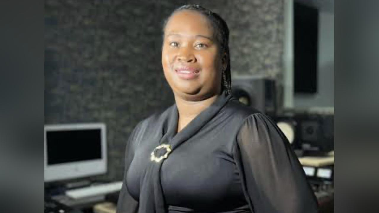 Mzwakhe Myeni’s wife Khanyisile dumps husband,leaves ten(10)month-old baby after being labeled “silima” Mzwakhe Myeni’s wife Khanyisile dumps husband,leaves ten(10)month-old baby after being labeled “silima”