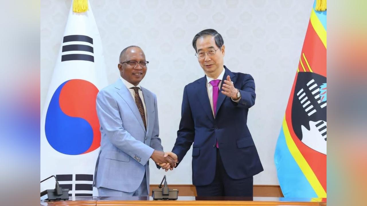Prime Minister Cleopas Dlamini meets South Korea PM Han Duck-Soo Prime Minister Cleopas Dlamini meets South Korea PM Han Duck-Soo