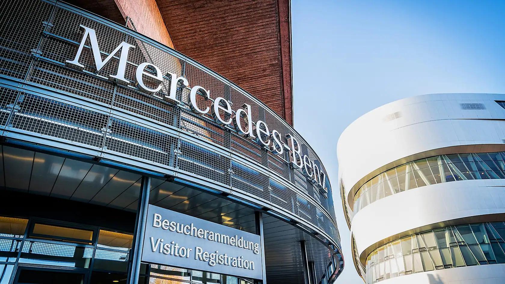 MERCEDES BENZ TAKES OVER:Carson Motors closed, billionaire Moses Motsa ‘disappears’ with employees’ terminal benefits MERCEDES BENZ TAKES OVER:Carson Motors closed, billionaire Moses Motsa ‘disappears’ with employees’ terminal benefits