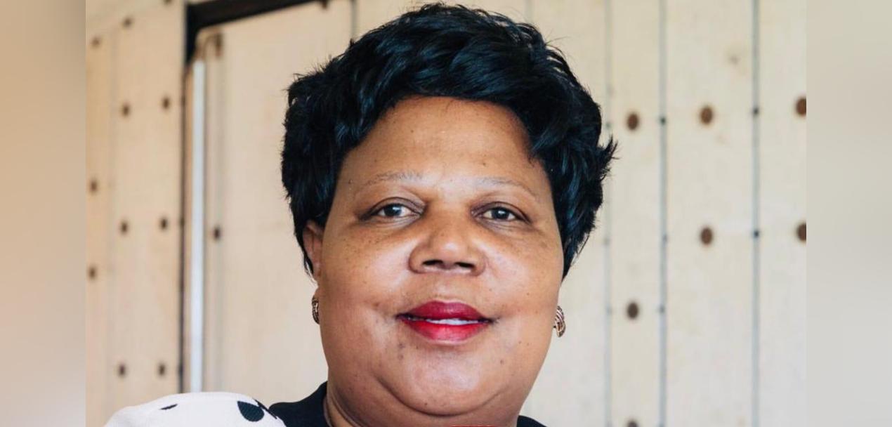 Former Health Minister Sibongile Ndlela-Simelane must apologize to SNAJ, Editors Forum for harassing a Swazi Observer journalist. Former Health Minister Sibongile Ndlela-Simelane must apologize to SNAJ, Editors Forum for harassing a Swazi Observer journalist.