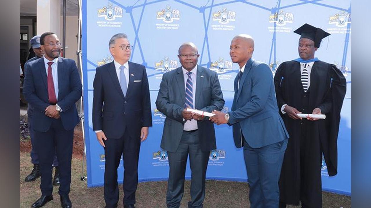 VENTURE ON ENTREPRENEURSHIP AS AN ALTERNATIVE EMPLOYMENT – MINISTER MANQOBA VENTURE ON ENTREPRENEURSHIP AS AN ALTERNATIVE EMPLOYMENT – MINISTER MANQOBA