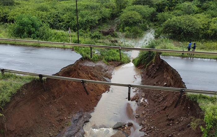 Nsidzatje community appeals for assistance as children risk their lives, cross Ngwavuma River through wooden Bridge when traveling to school Nsidzatje community appeals for assistance as children risk their lives, cross Ngwavuma River through wooden Bridge when traveling to school