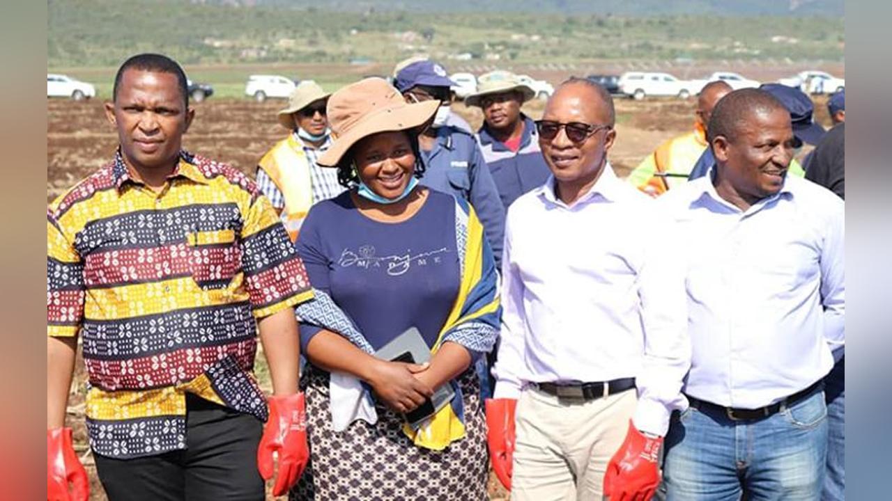 GOVERNMENT SUPPORTS FARMERS GOVERNMENT SUPPORTS FARMERS