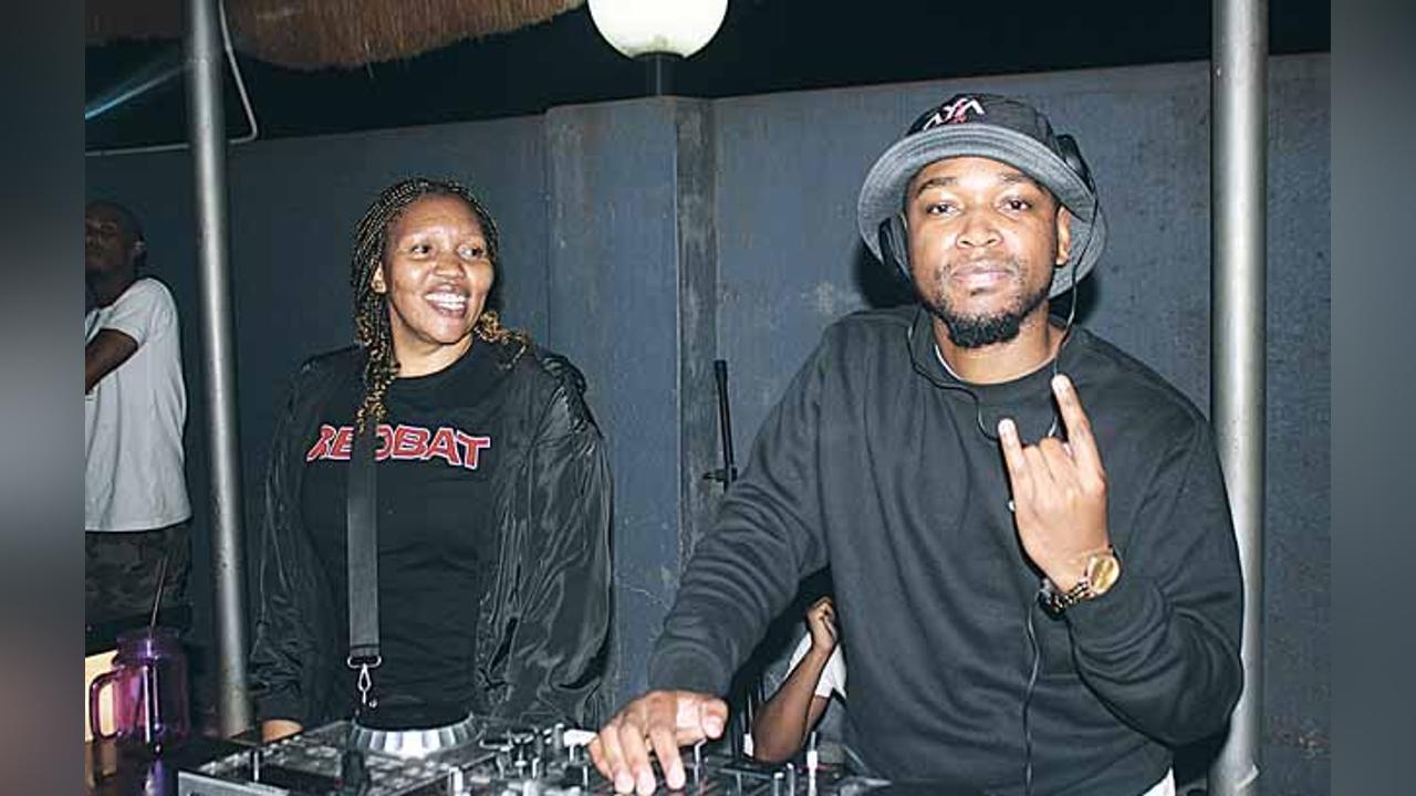 ARTISTS UNITE, PARTY FOR GOOD CAUSE ARTISTS UNITE, PARTY FOR GOOD CAUSE