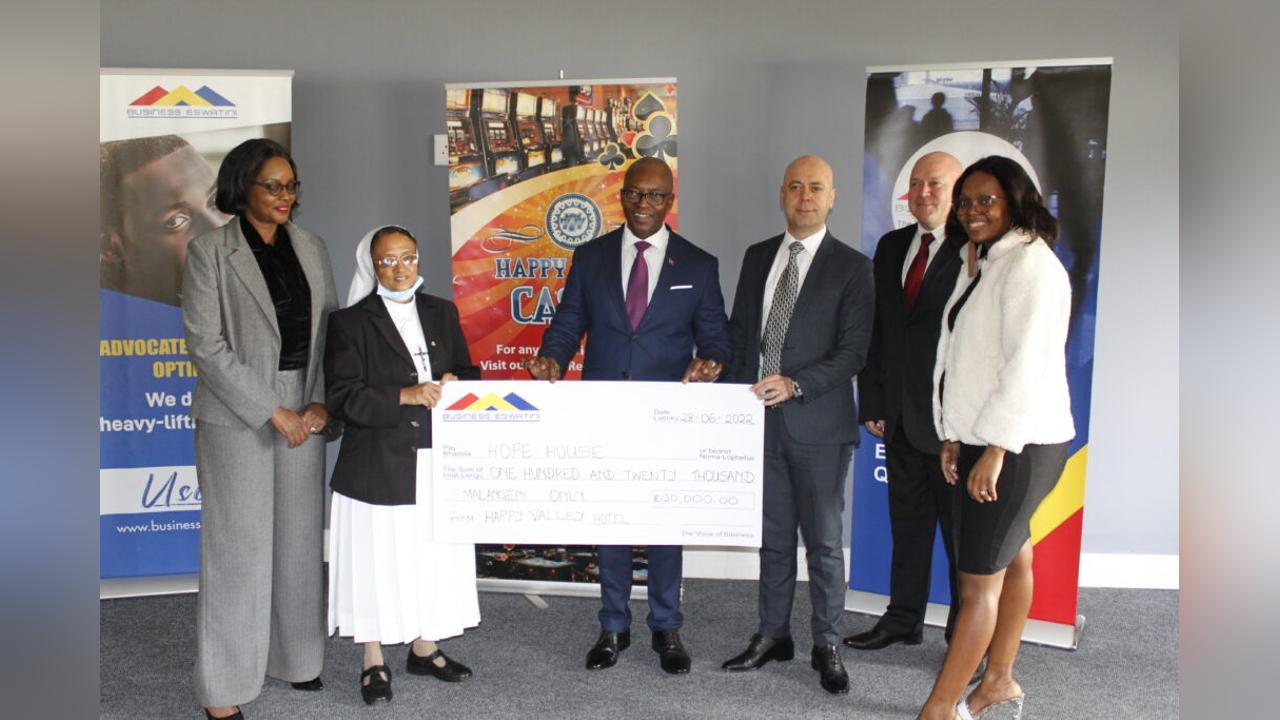 Business Eswatini applauded by street vendors for “Lunch at the Market”, Coordinator Mathokoza Sikhondze says initiative must be promoted countrywide to benefit more informal traders Business Eswatini applauded by street vendors for “Lunch at the Market”, Coordinator Mathokoza Sikhondze says initiative must be promoted countrywide to benefit more informal traders